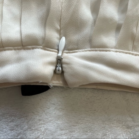 Express Size 2 black and white - Picture 5 of 11